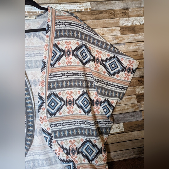 Twenty Second Aztec Short Sleeve Drop Shoulder Cardigan - Picture 3 of 16